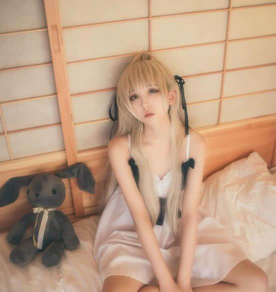 初中生cos睡衣穹妹,嫩的能掐出水来,网友:小兔子真的太可爱了