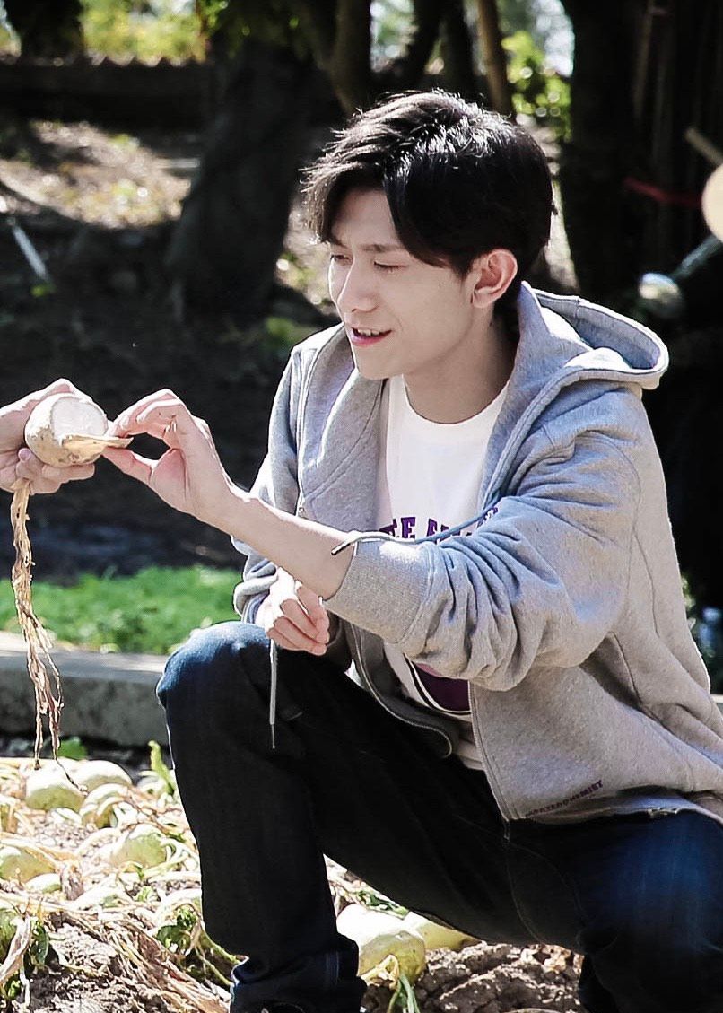 张一山这个痞帅痞帅的暖男
