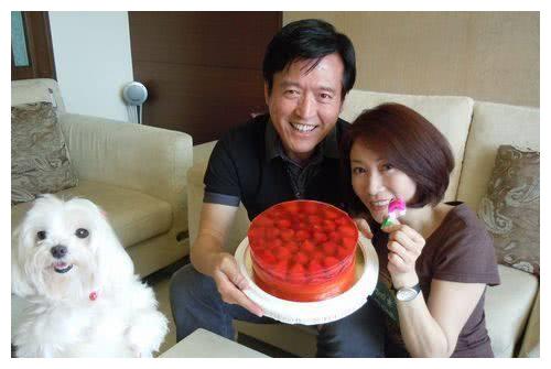 18岁唱《萍聚》走红,和老公恩爱21年,17岁试管女儿长这样|萍聚|李翊君