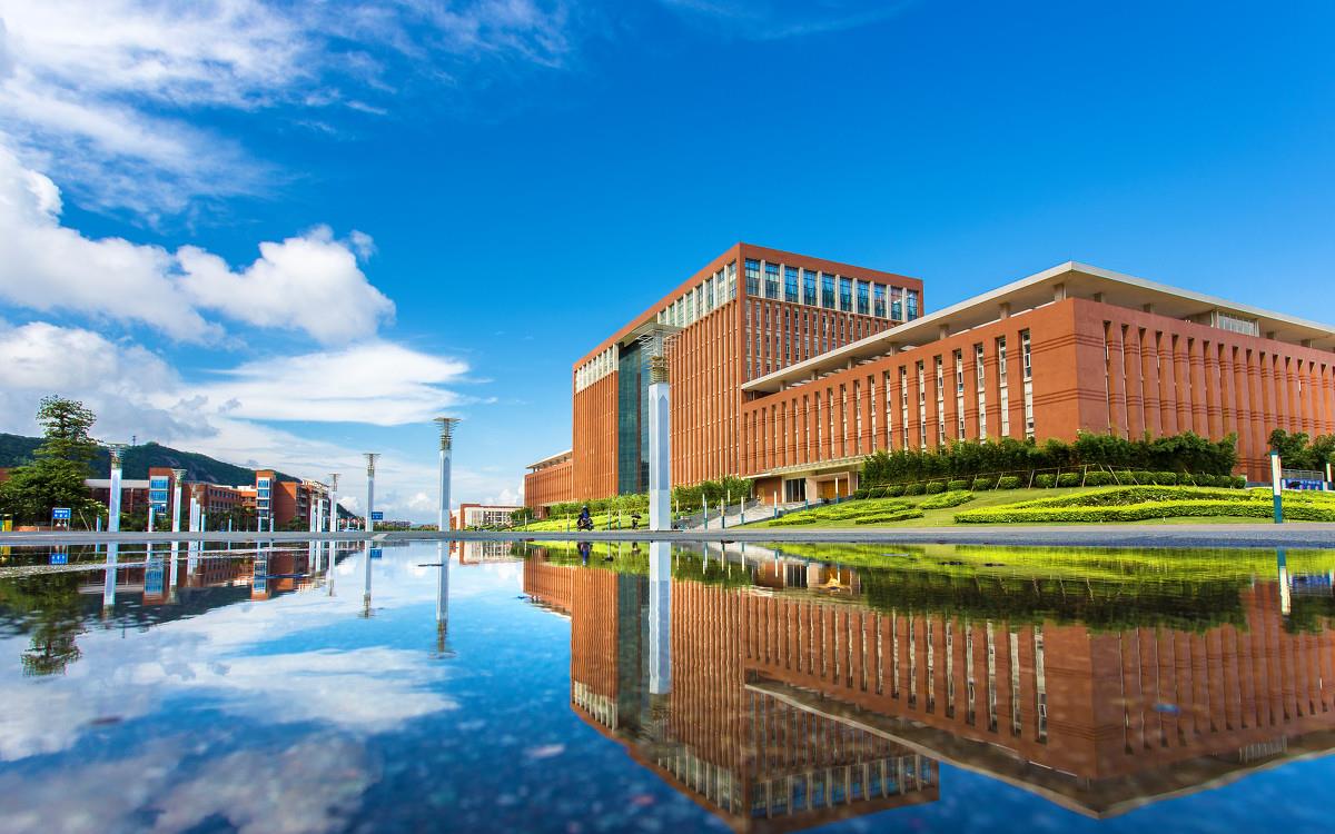 广东实力很强的一所民办大学,处于粤港澳大湾区腹地,就在珠海|大学