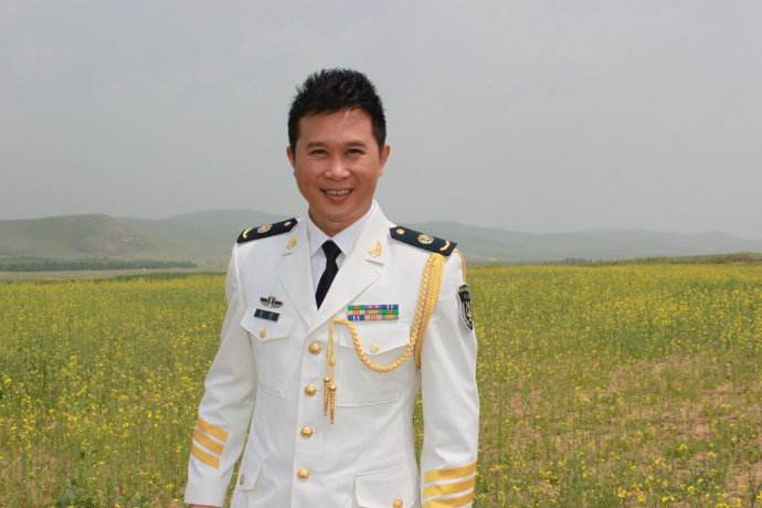 火箭军文化艺术中心军旅歌唱家金波演唱——听从党的命令!__财经头条