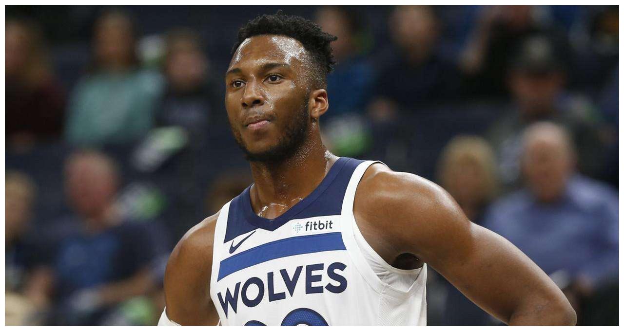 事实上,还有一位!今夏休赛期才和魔术达成3年2900万美元合同的阿米奴!