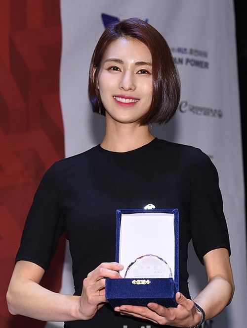 韩国女艺人金正花担任形象大使!笑容甜美短发干练气质佳!