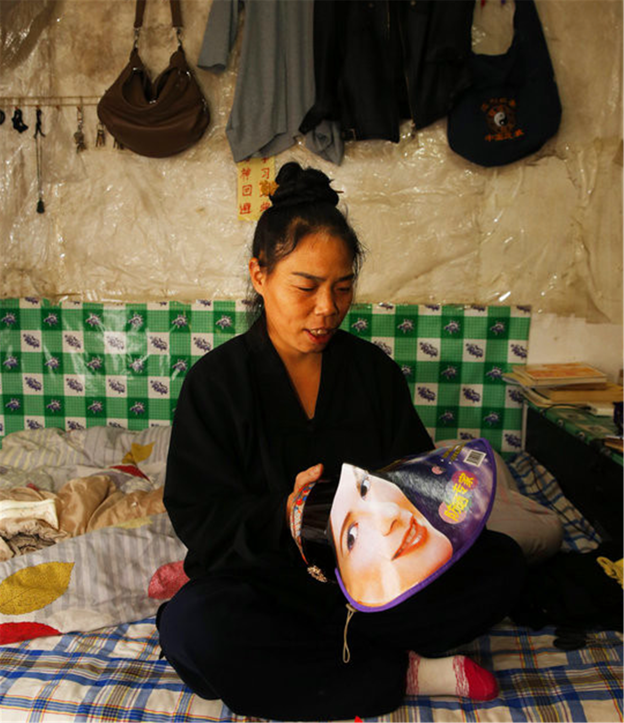 实拍真正的女道士,隐居山林里,边抗癌边为他人治病修行