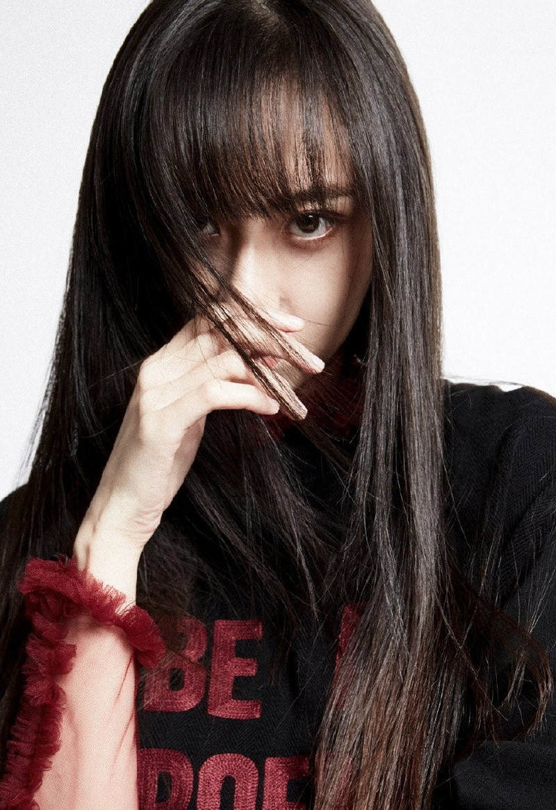 长发美女曹曦月冷艳个性抚媚妖娆惹火写真