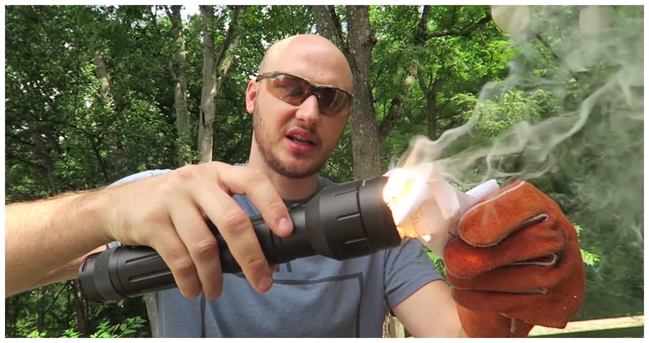 世界上最强的手电筒,可以防身取火煮饭,一上市就被疯抢!