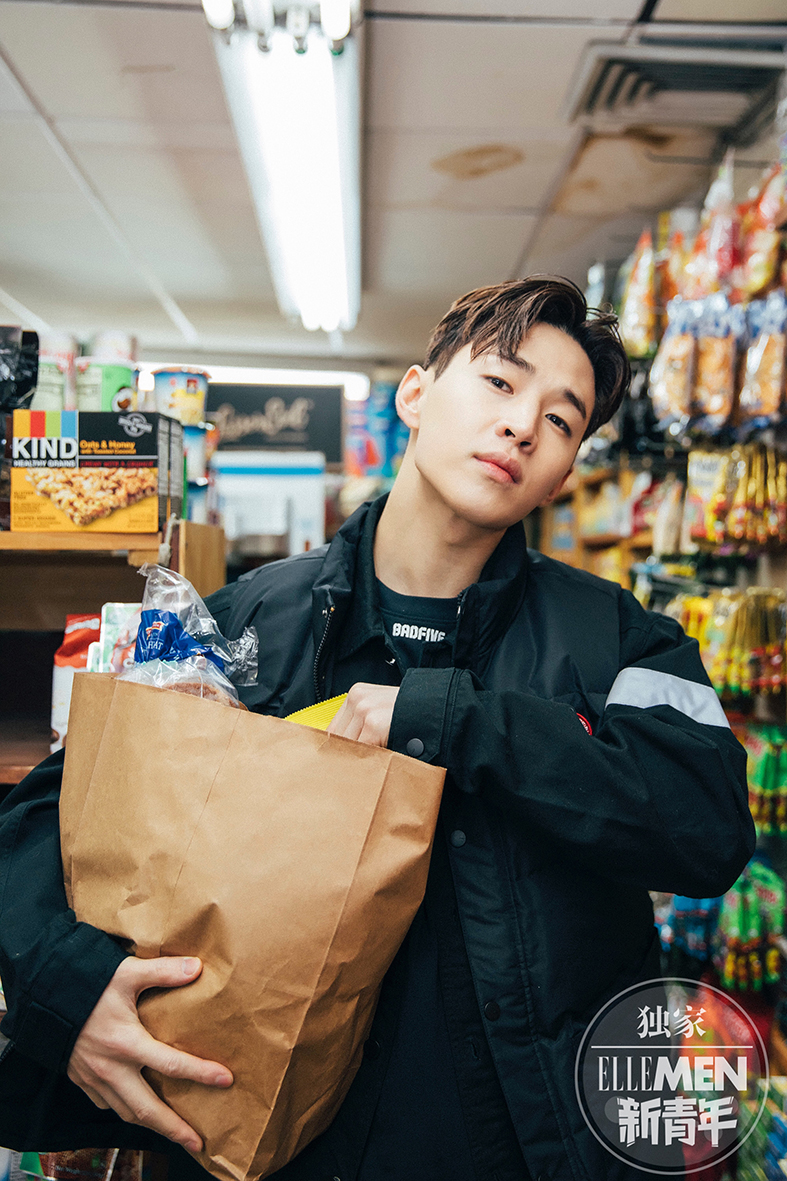 刘宪华纽约看秀玩转潮流元素 型男切换运动风展时尚驾驭力