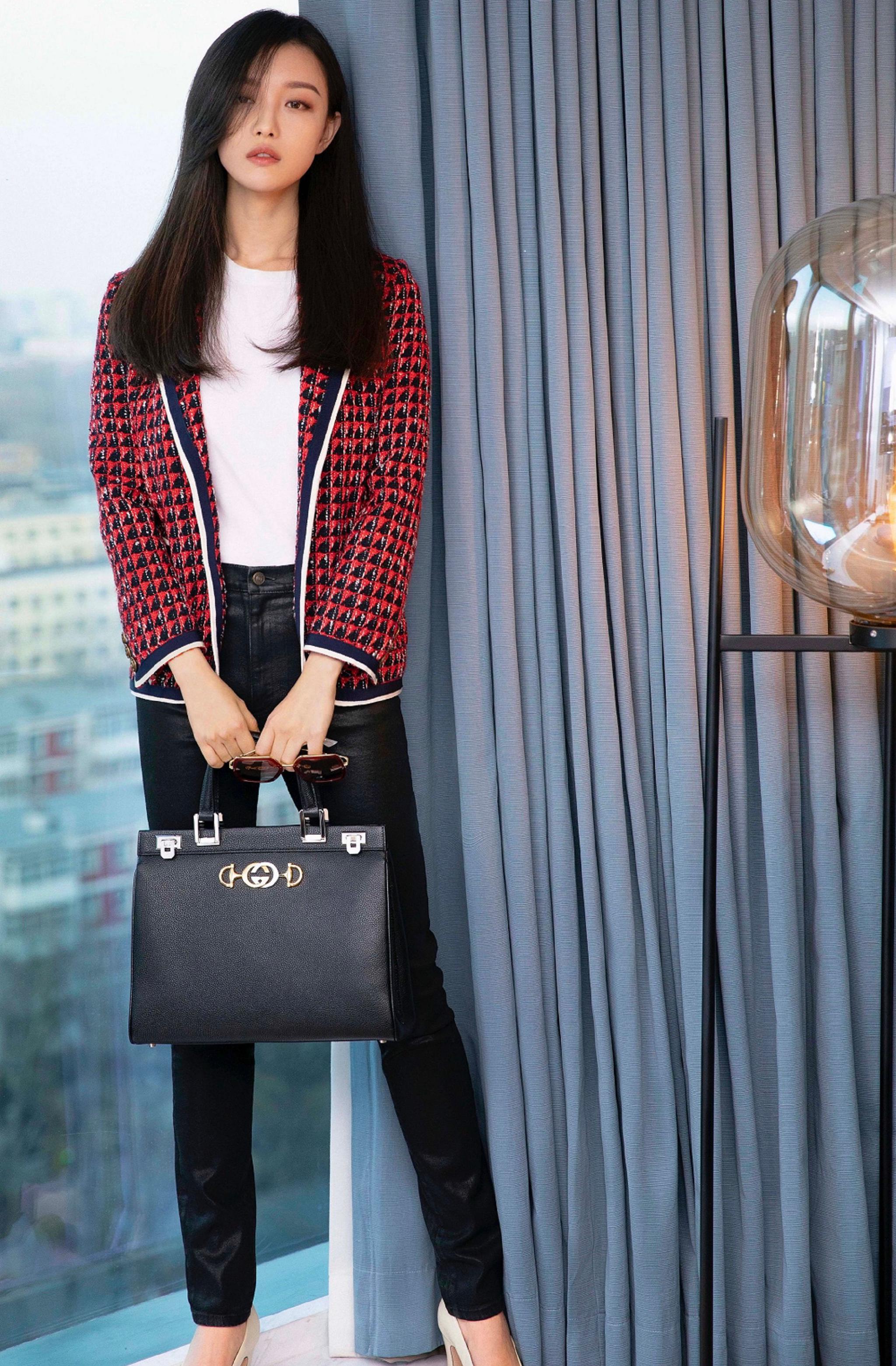 女星穿搭榜第一的倪妮,不仅时尚前卫,风格还特别接地气