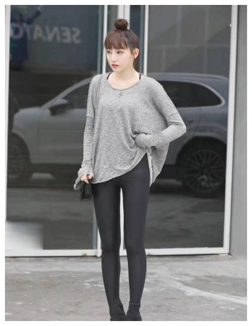 打底裤展现女性简洁气质,突显时尚优雅态度,穿出时髦少女感