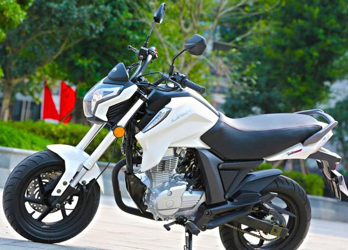 售价6980元,解析国产小钢炮力帆kpmini150,液晶仪表,极速97km