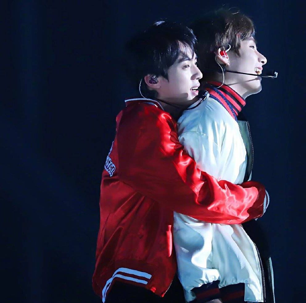 防弹少年团:队内all泰cp盘点,粘人的小面包金泰亨v是团宠吧
