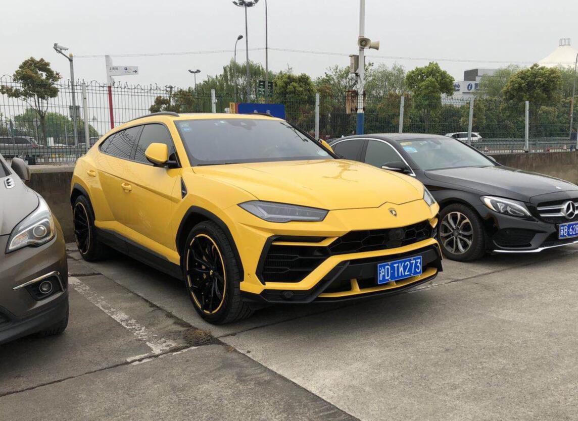 实拍沪牌兰博基尼urus,黄色款很经典!