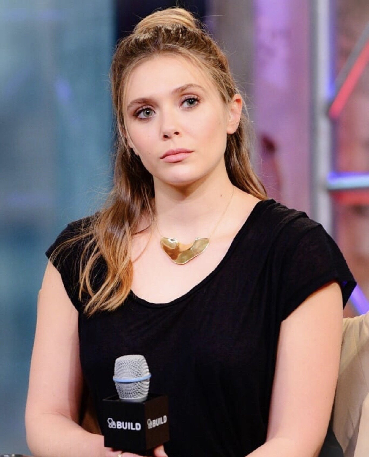 复联4后奥妹首次公开露面表情呆萌身材微微发福疑似睡眠不足