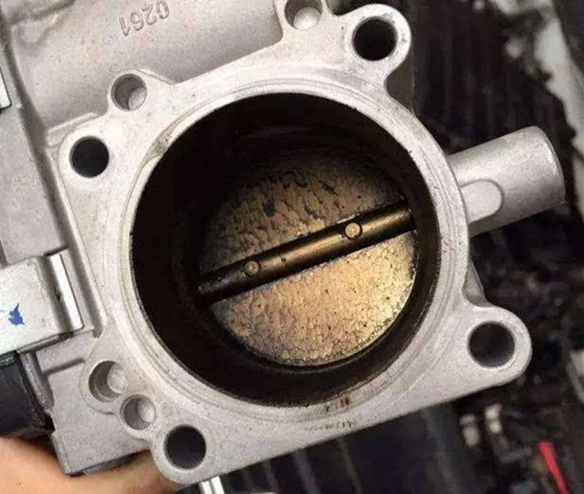 节气门只是进气通道,上面怎么会有积碳?该怎么预防?