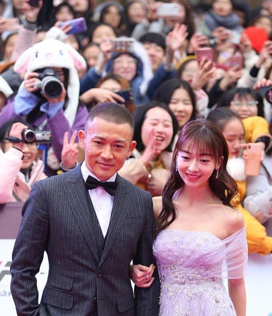 吴谨言聂远合体吴谨言穿刺绣纱裙优雅知性聂远一细节暴露休养