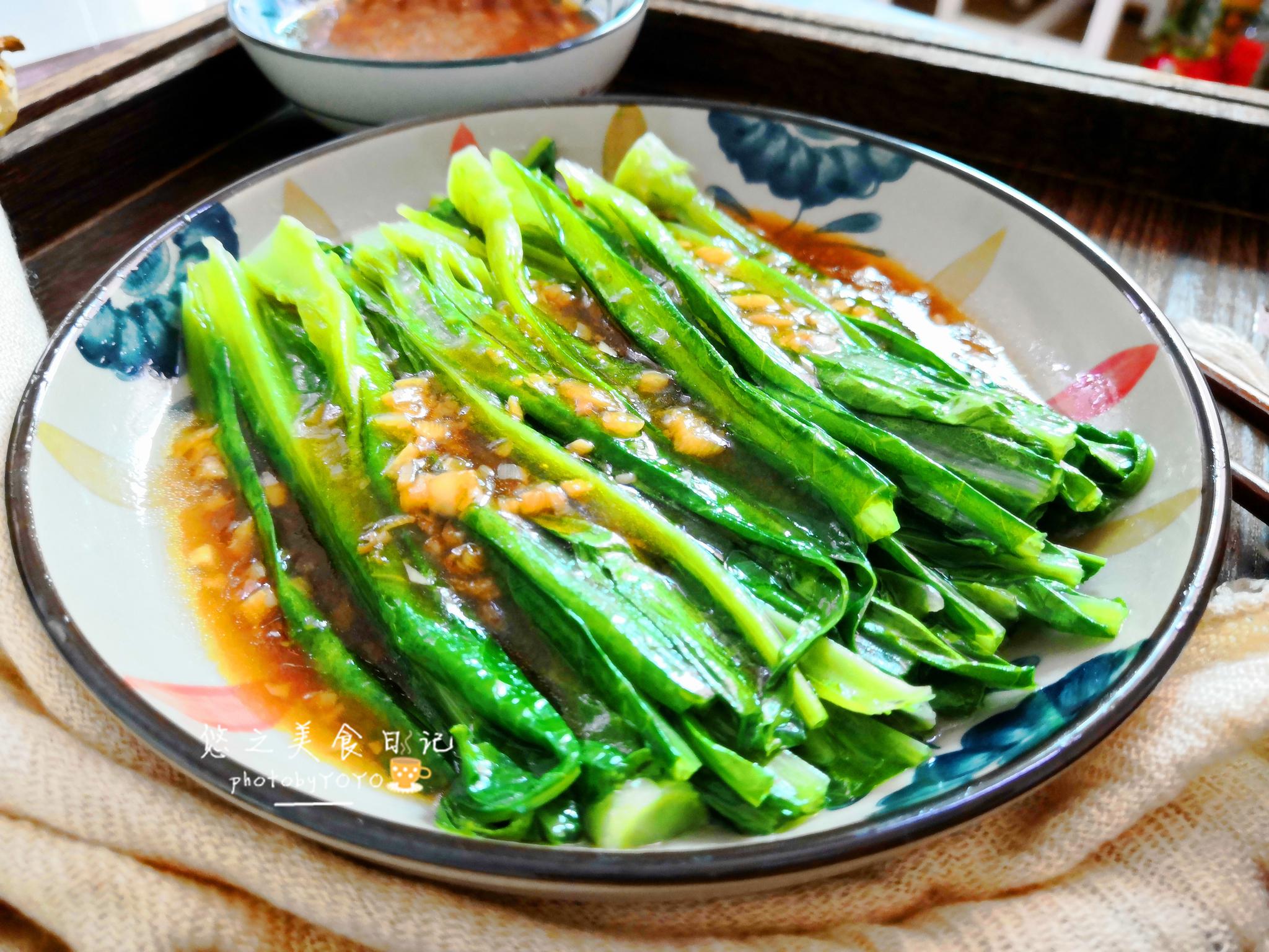 春天蔬菜众多,我独爱这凤尾,苦涩中带一丝清香,煮一大盘都吃光