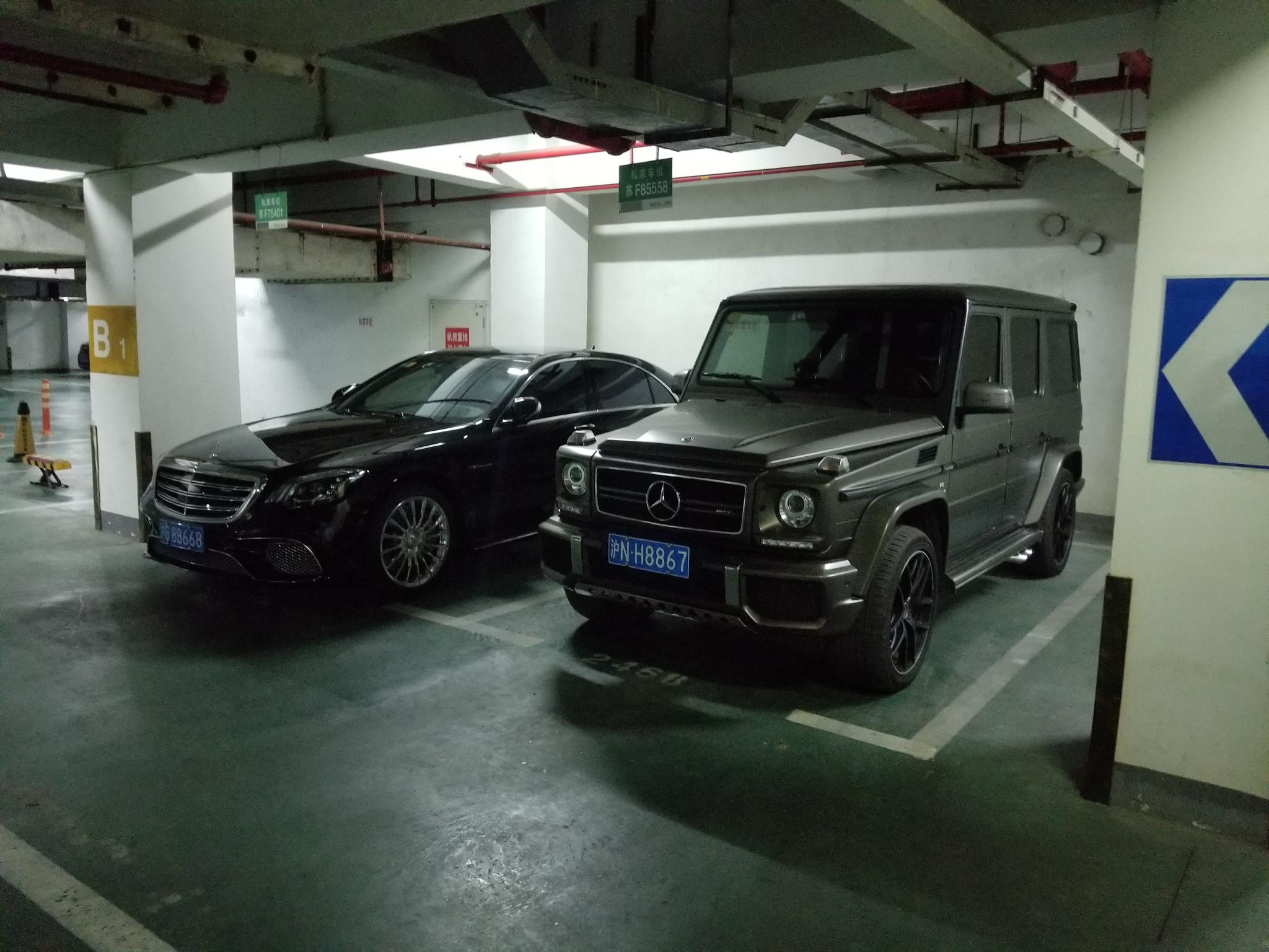 南通南大街地下车库实拍奔驰g63 奔驰s65l,气场太强大了!
