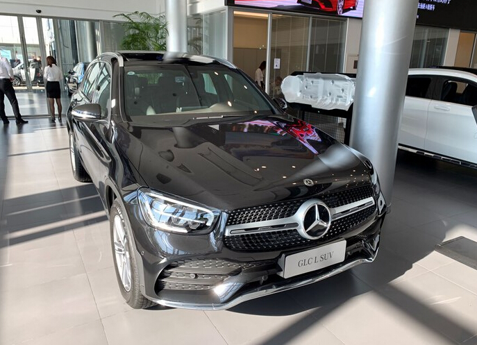 2020款奔驰glc260l豪华版到店实拍