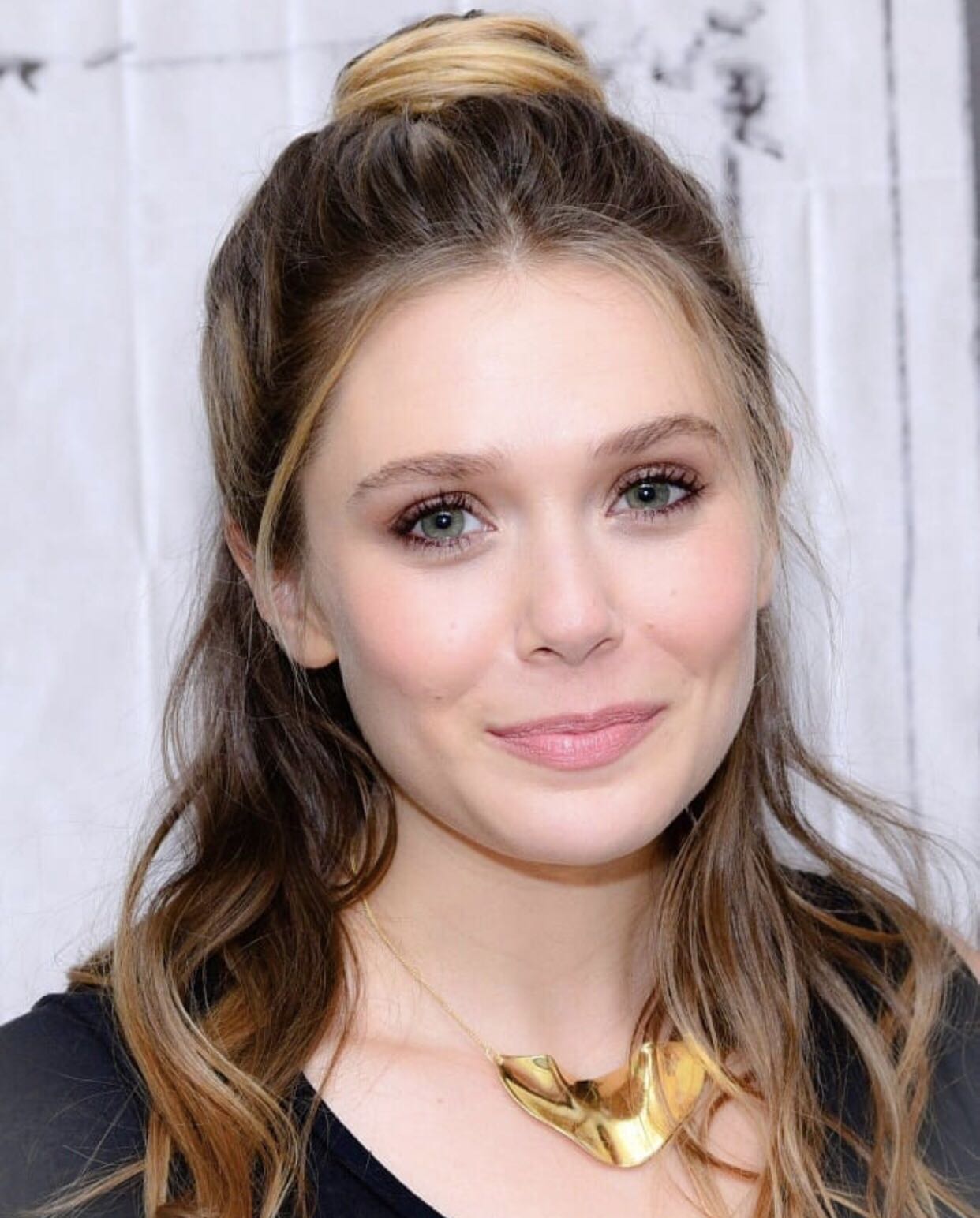 复联4后奥妹首次公开露面表情呆萌身材微微发福疑似睡眠不足