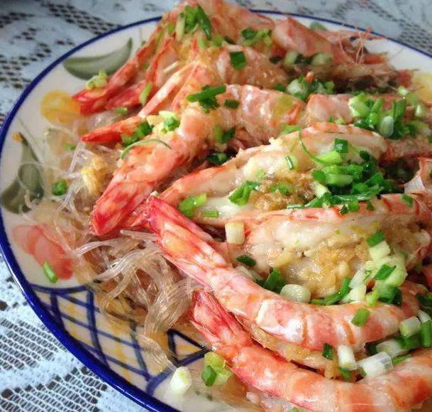 二 蒜蓉粉丝蒸大虾