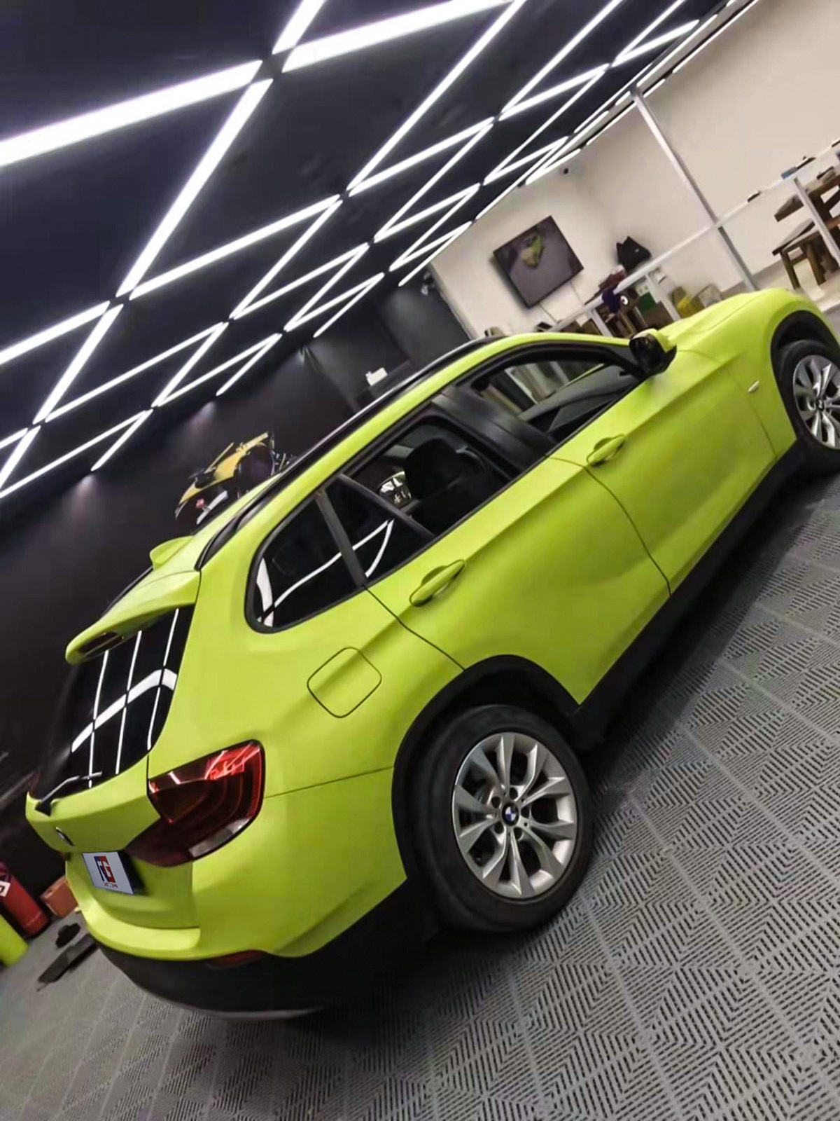 宝马x1车身改色钛金阳光金 rg瑞集改色膜福建龙岩加盟店出品