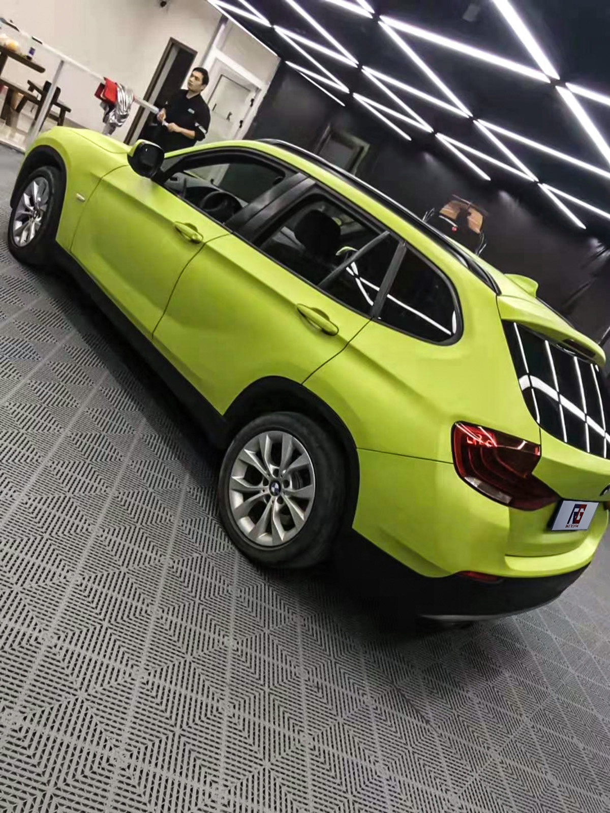 宝马x1车身改色钛金阳光金 rg瑞集改色膜福建龙岩加盟店出品