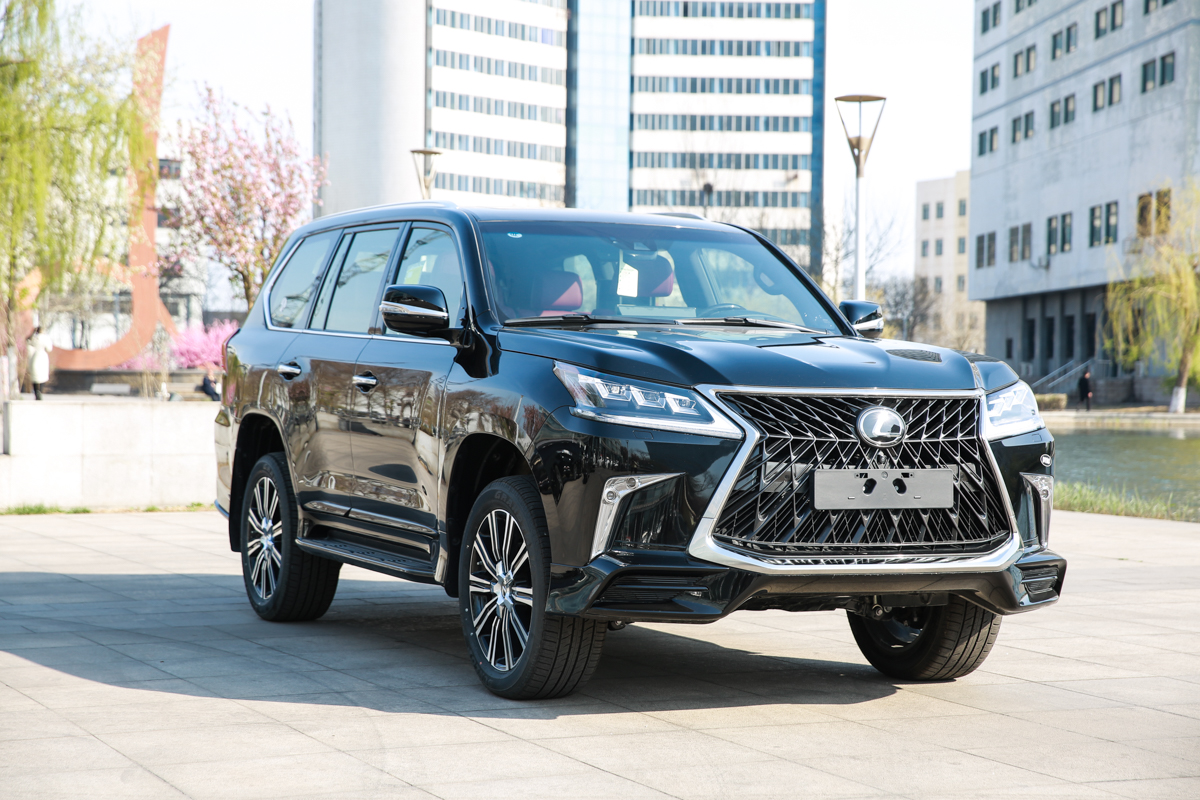平行进口车实拍|霸气的外观,lx570限量版,粗狂又不失绅士.