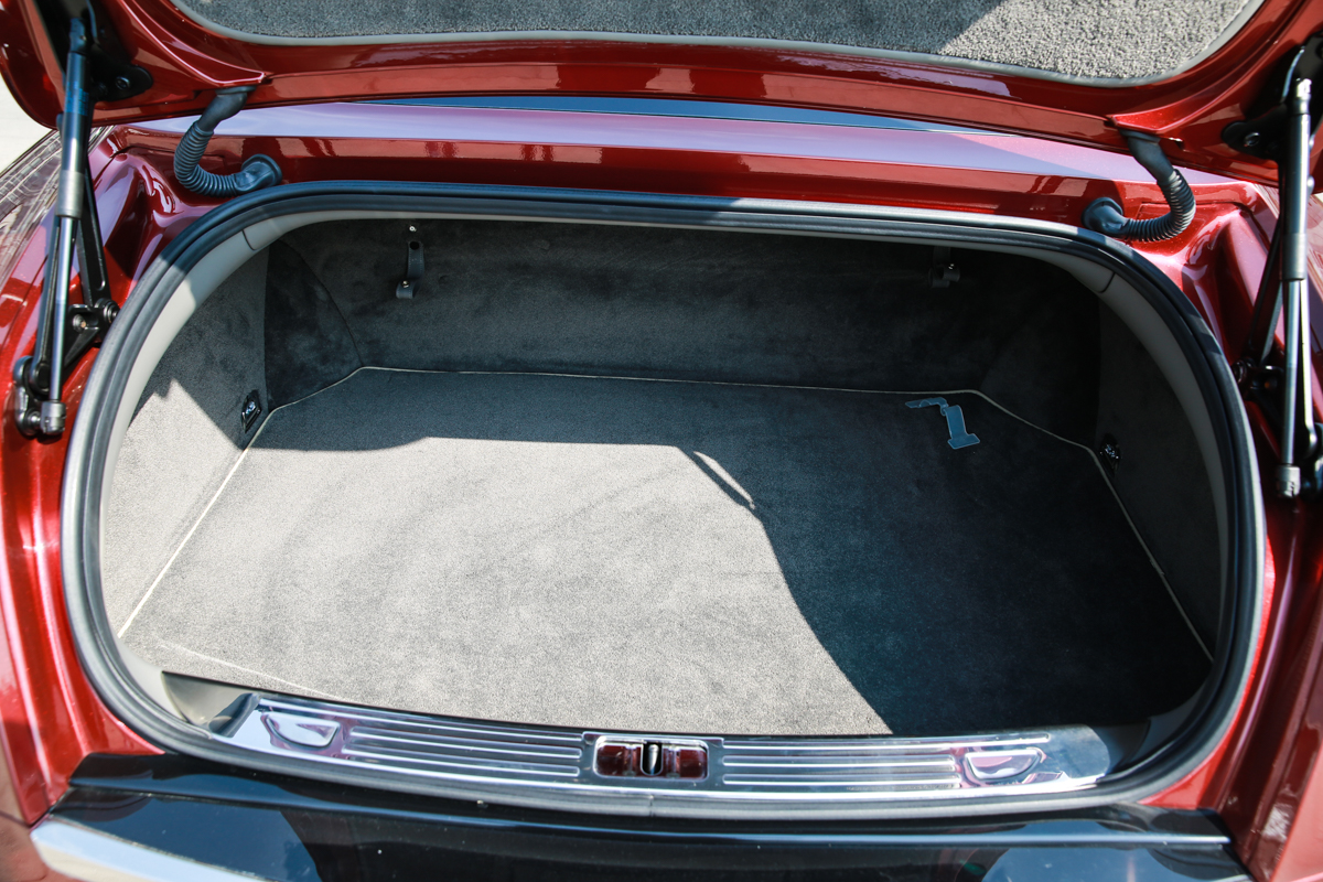 平行进口车实拍头等舱般的驾乘感受顶级宾利到底有多壕