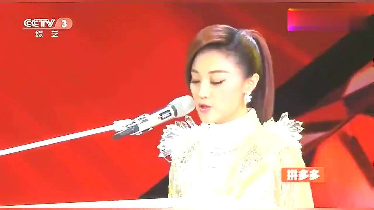 韩雪搭档大黑牛演唱《铁血丹心》, 女神太美了