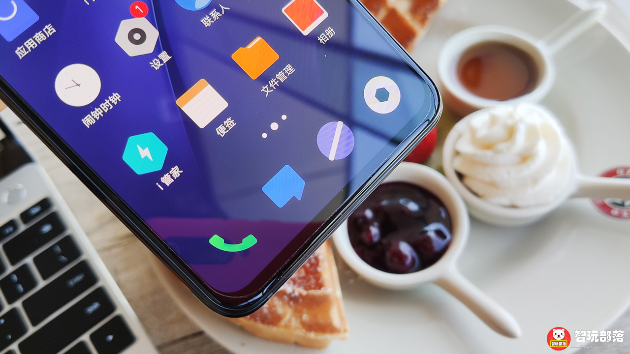 super amoled 屏幕,分辨率是2340×1080像素,iqoo pro的屏幕指纹升级