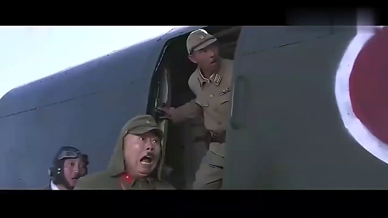 炮神:国军被八路军冲锋号吓到了!这"怂包"怎么当的长官!