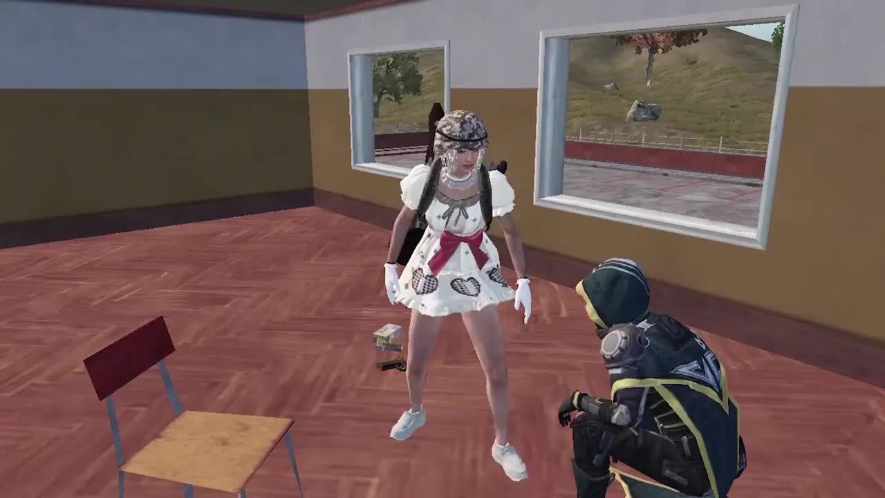 和平精英大山教学楼的灵异故事学姐下楼梯时遭遇鬼打墙