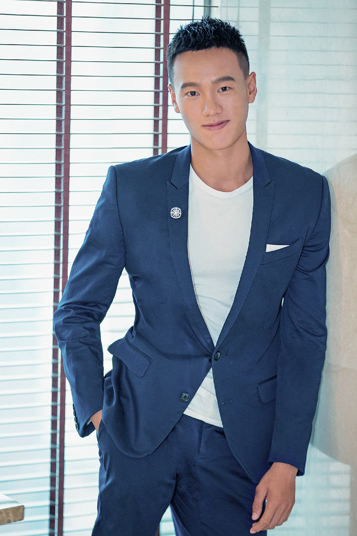 演员翟宇佳携电影《八秒半英雄》现身上影节 酷帅造型获赞无数