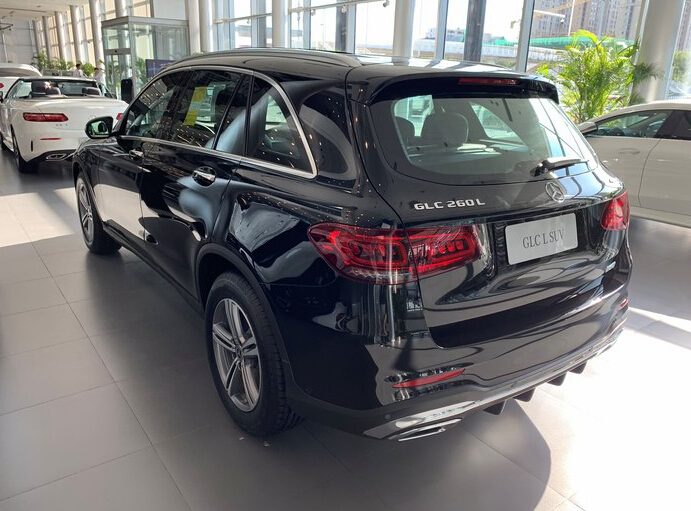 2020款奔驰glc260l豪华版到店实拍
