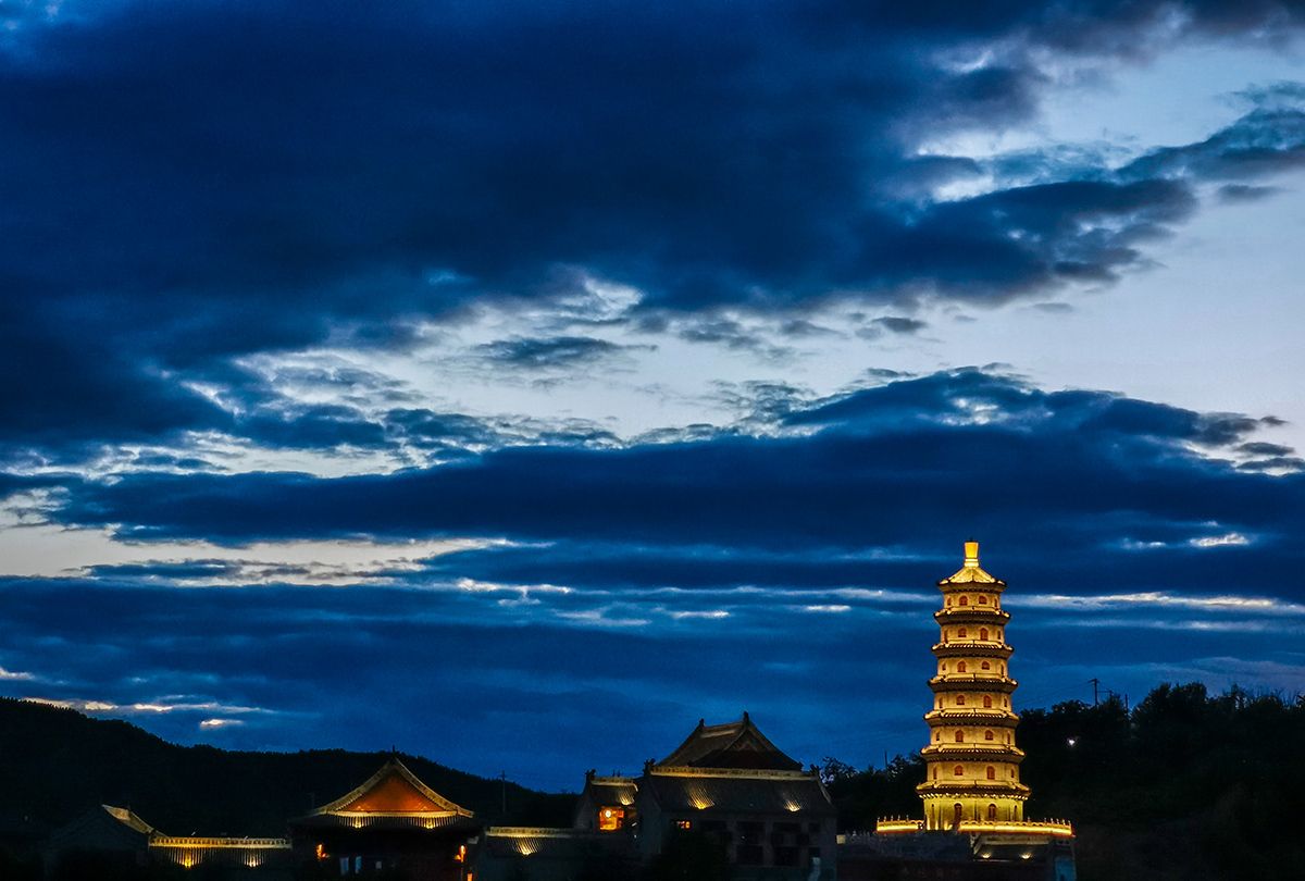 荣耀20 pro夜景实拍图!这色彩让人沉醉!明暗控制太强