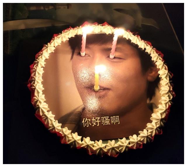 不过,定做这款蛋糕的人是损友吧,这种造型寿星真的会喜欢吗?