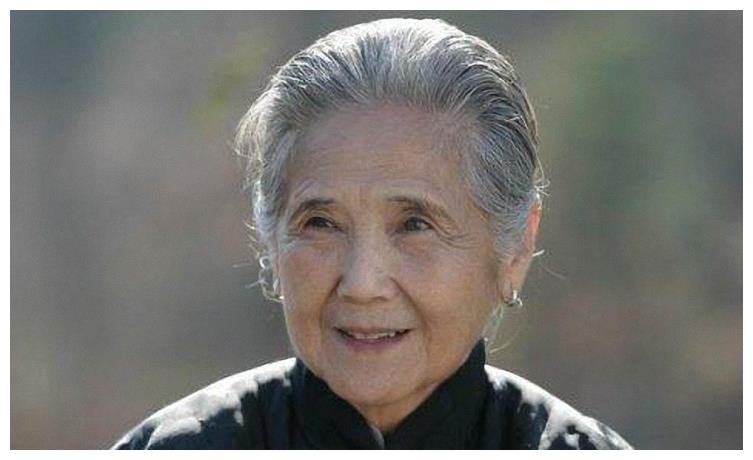 鲁园曾经搭档过张嘉译和关晓彤77岁才出名一位奶奶级艺人去世