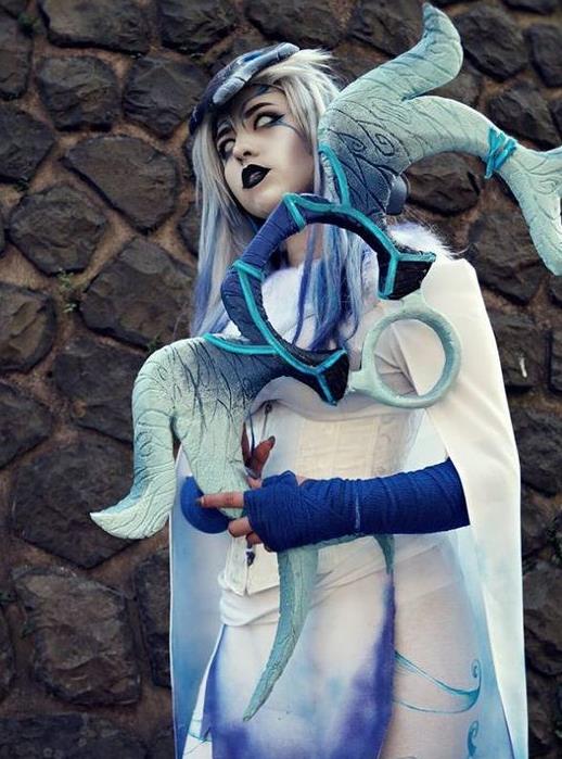 英雄联盟cosplay高配版没戴面具的千珏长相也是很漂亮嘛