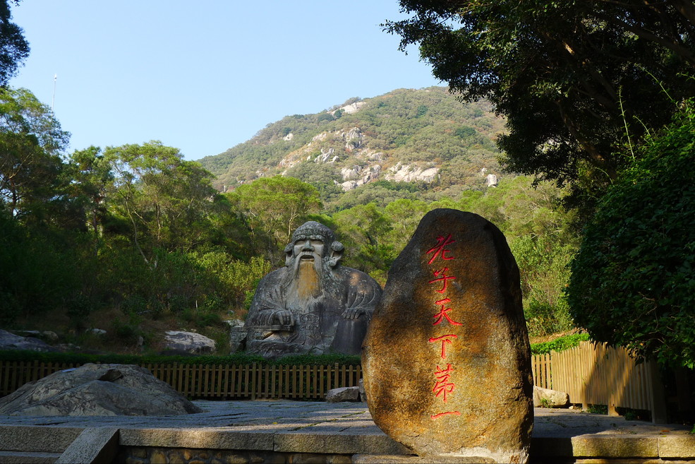 自古以来清源山就以36洞天18胜景闻名于世是泉州十八景之一