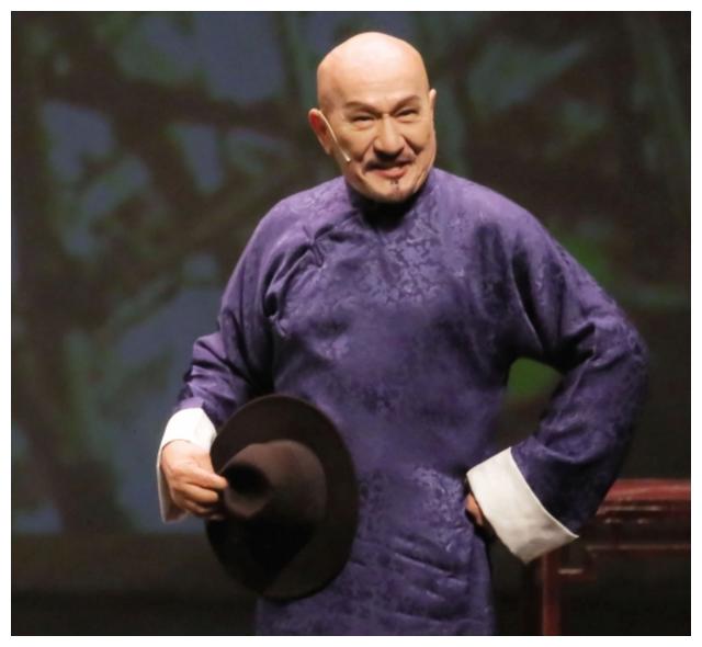 香港电影传奇"光头佬"曾被搭档吐槽易忘词 为商讨剧情彻夜未眠