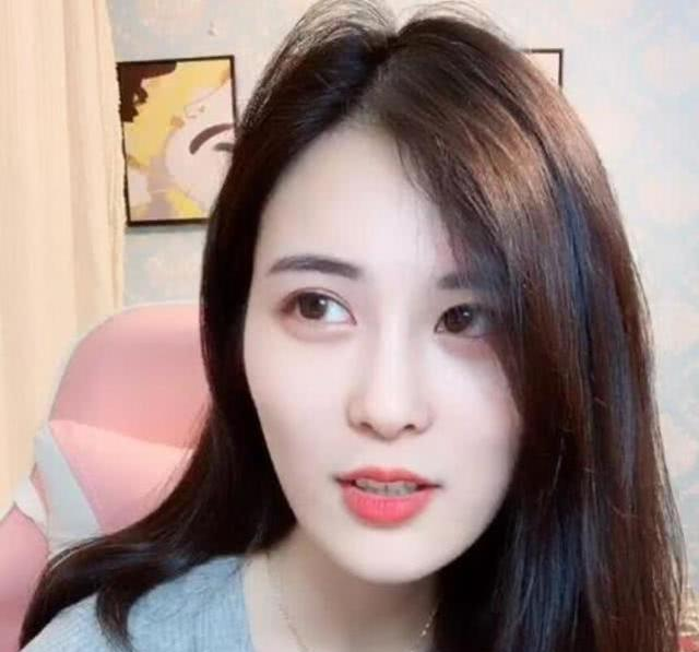 这次的事情是这样的,前斗鱼一姐顾北宁在直播的时候爆料了白菜mm和榜