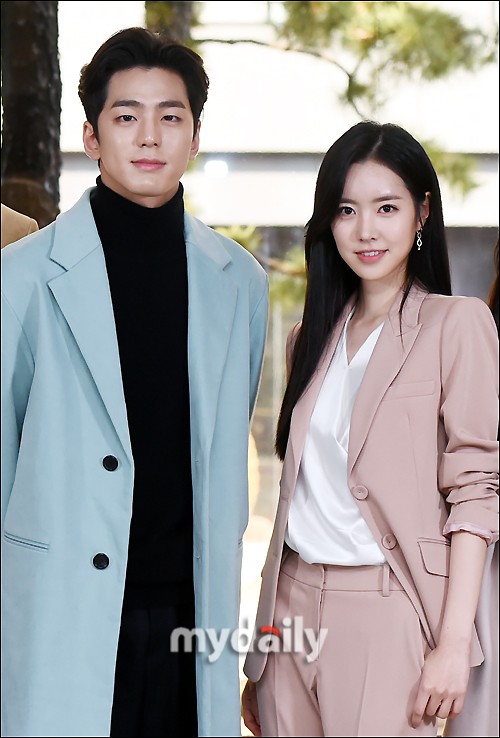 金旻奎陈世妍等韩国艺人出席新剧 抉择 女人们的战争 发布会 高清图集 新浪网