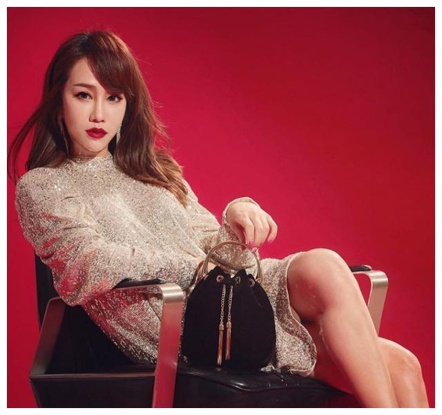 林佩瑶重新穿空姐制服,网友惊艳不已:依然是心目中最美空姐无误