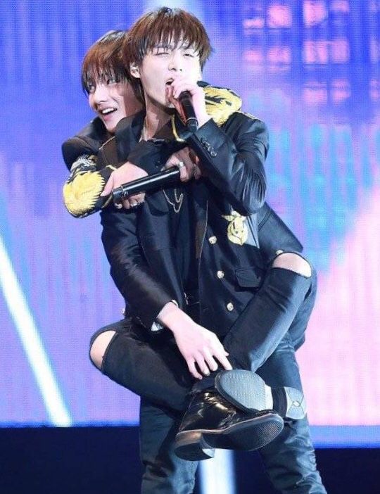 防弹少年团:队内all泰cp盘点,粘人的小面包金泰亨v是团宠吧