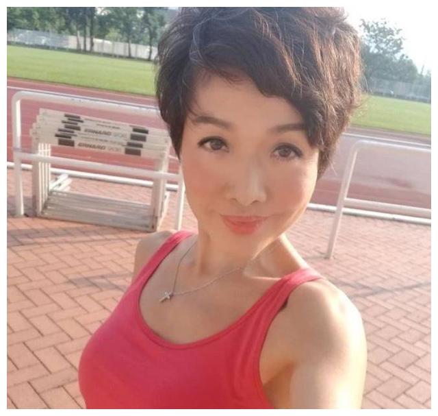 演员遇车祸毁容无碍追梦 入围最佳女配角幸得老公支持|蓝天白云|毁容