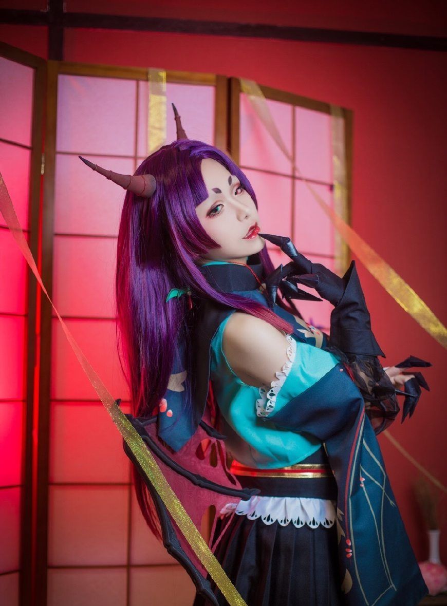 阴阳师cos吸血姬:就吸一口