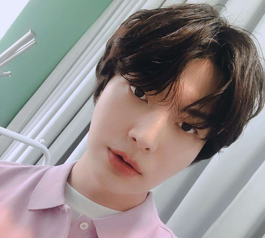 安宰贤近期帅照合集,颜值再刷新高,看多了真会上瘾