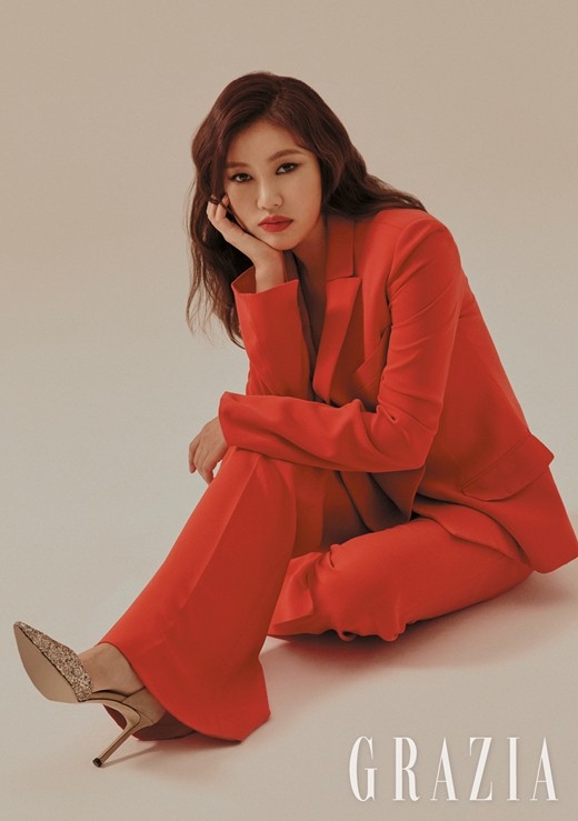 歌手孙佳仁公开《GRAZIA》杂志写真 快乐唱歌是她的愿望