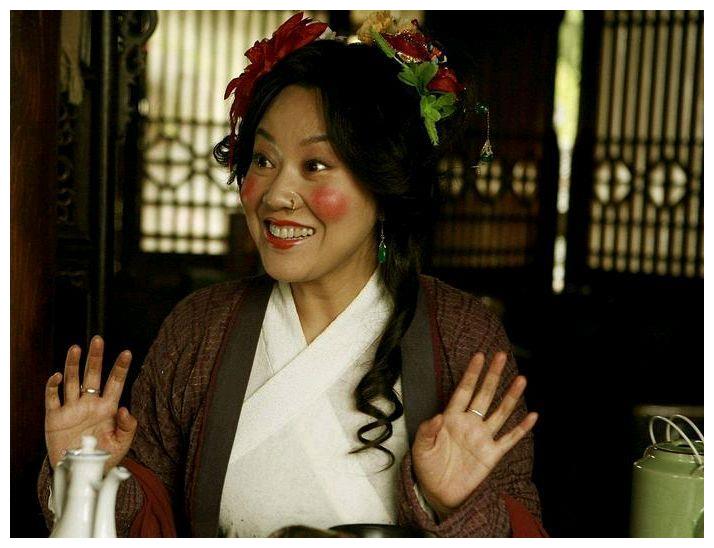 佟掌柜郭芙蓉再同框,姚晨给闫妮化妆,不知道妆容佟掌柜还满意吗