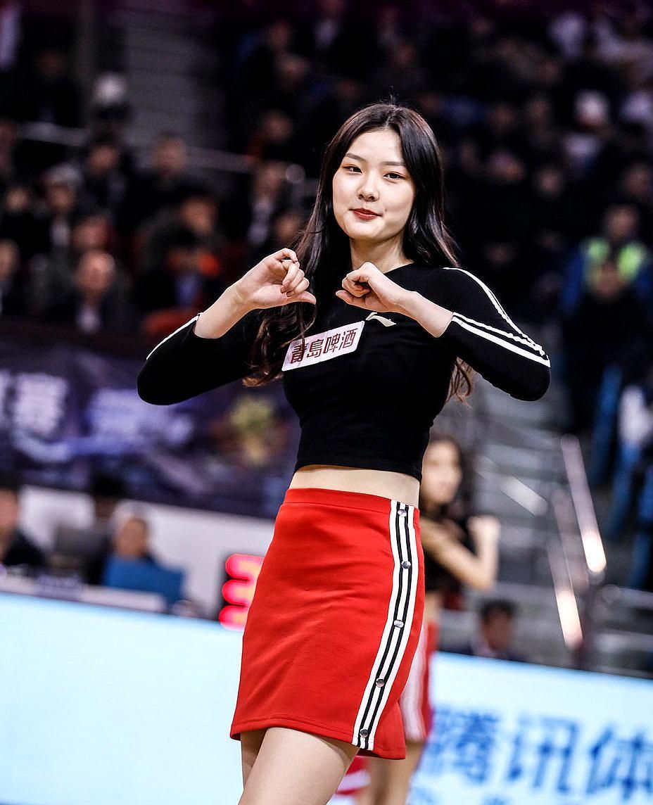 高清组图吉林名宿虎王孙军女儿客串啦啦队面容姣好大长腿